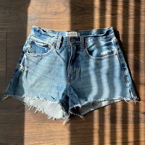 Abercrombie Curve Love Mid Rise Boyfriend Short